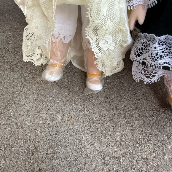 Classic Porcelain Dolls Girls Soft Body Victorian Lacey Dress Sets of 6 - Picture 17 of 17